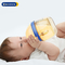 O peito largo do silicone 300ml da garrafa de leite da boca do bebê deu forma à garrafa de alimentação fluxo médio